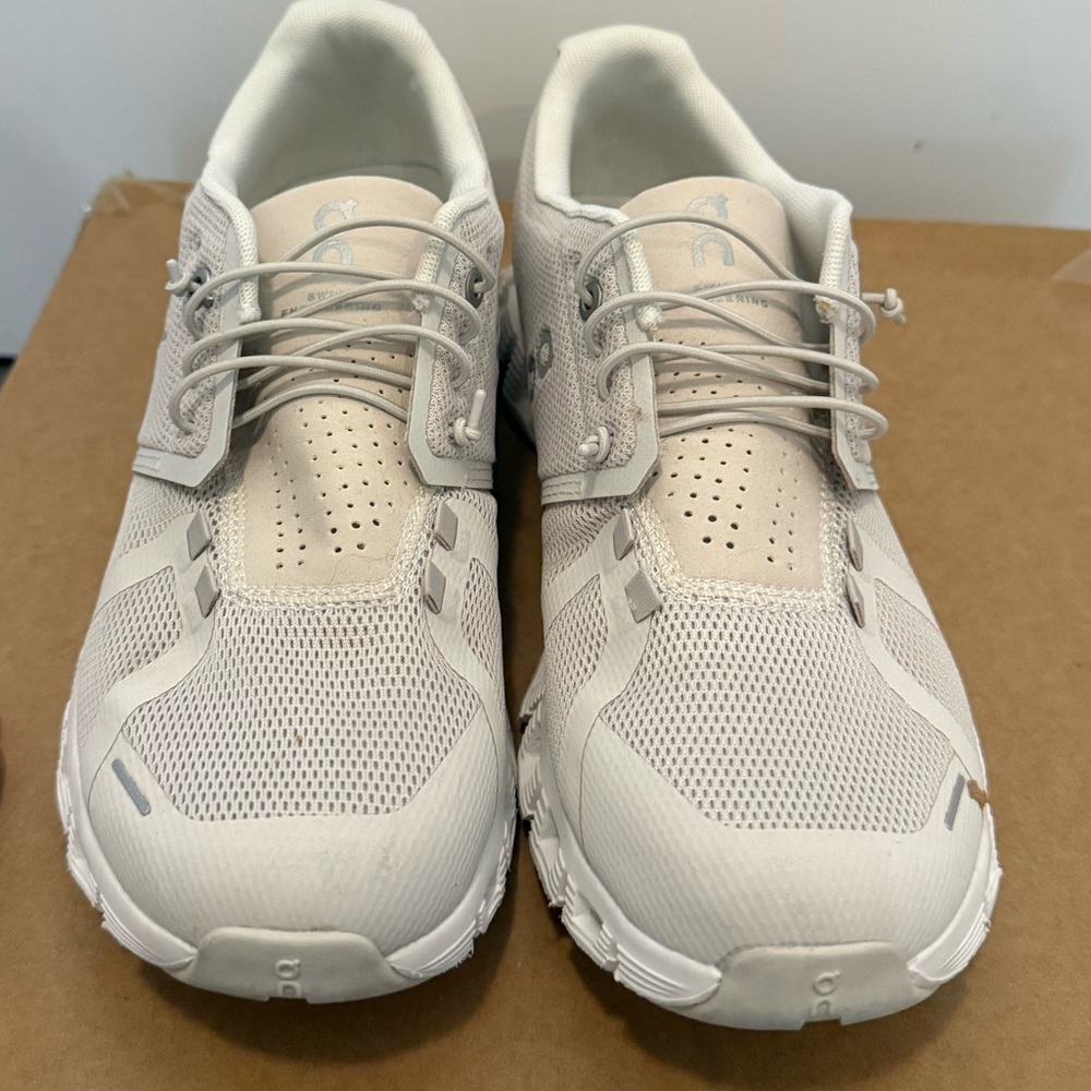 On cloud 6 sneakers